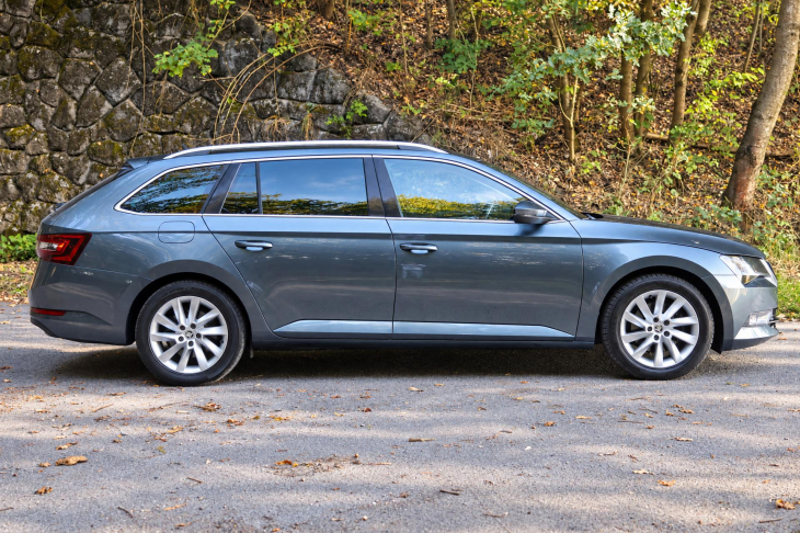 Škoda Superb 2,0 TDI DSG 110kW Style Navi