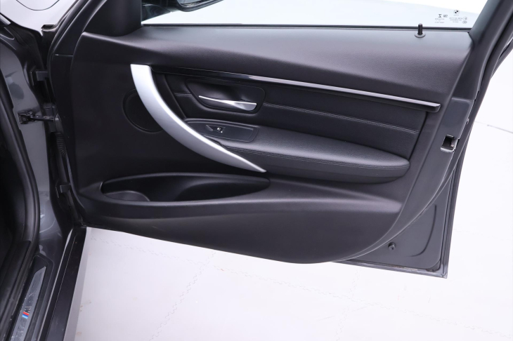 BMW Řada 3 1,5 318i Aut. M-Sport Shadow