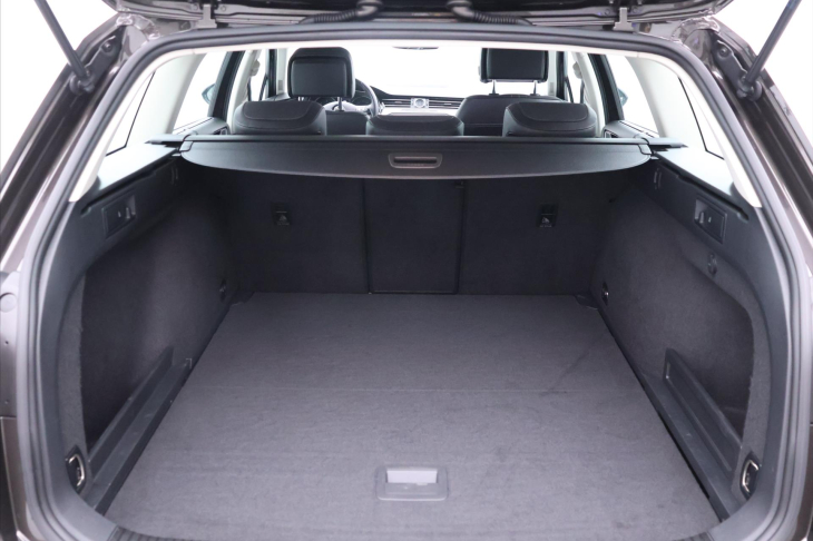 Volkswagen Passat 2,0 TDI 140kW DSG LED Alltrack