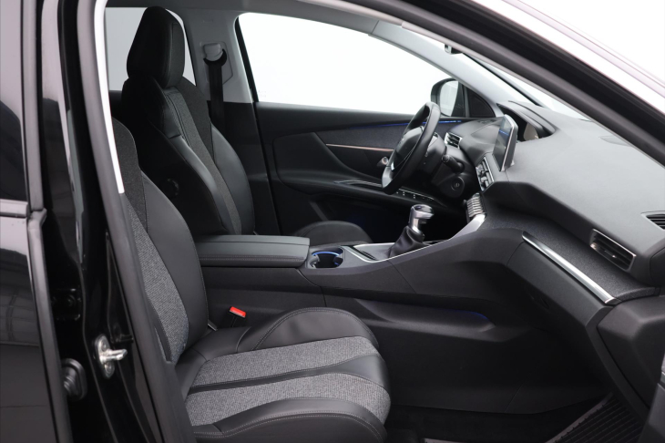 Peugeot 3008 1,2 PT 96kW CZ Allure 1Maj DPH
