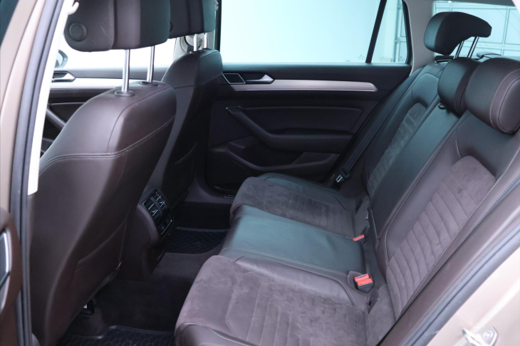 Volkswagen Passat 2,0 TDI 110kW Highline LED CZ