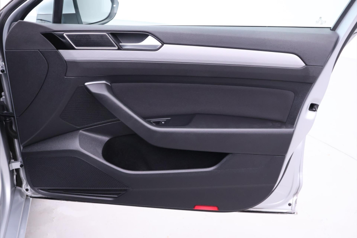 Volkswagen Passat 2,0 TDI 110kW DSG 1.Maj. DPH