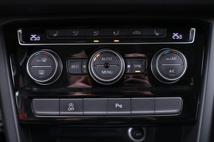 Volkswagen Touran 1,5 TSI EVO 110kW Comfortline CZ