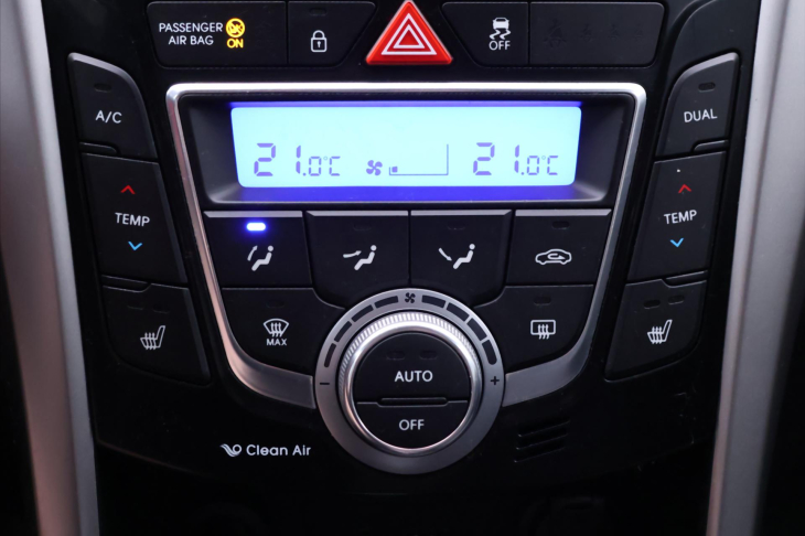 Hyundai i30 1,6 CRDi 81 kW Tažné Aut.klima