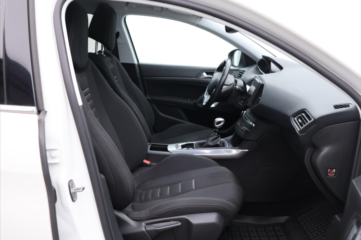 Peugeot 308 1,2 PT 96kW Allure LED Pano