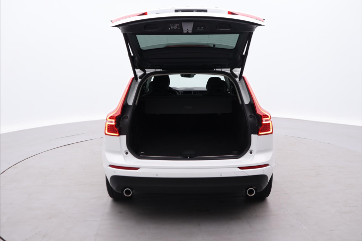 Volvo XC60 2,0 B4 145kW AWD Momentum CZ DPH