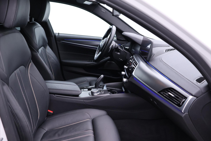 BMW Řada 5 4,4 M550i xDrive 390kW