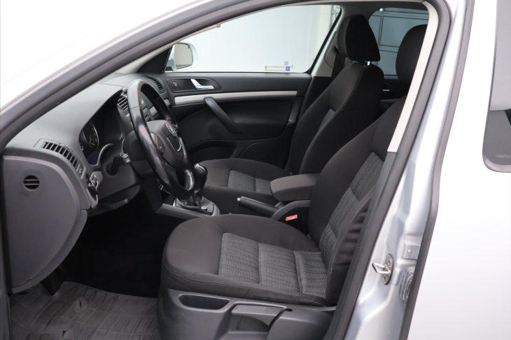 Škoda Octavia 1,6 TDI 77kW Elegance CZ Xenon