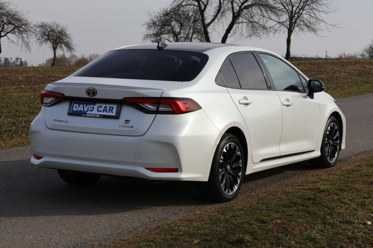 Toyota Corolla 1,8 Hybrid e-CVT 1.Maj DPH GR