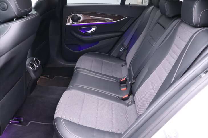 Mercedes-Benz Třídy E 2,0 220d 143kW 4Matic Aut. LED