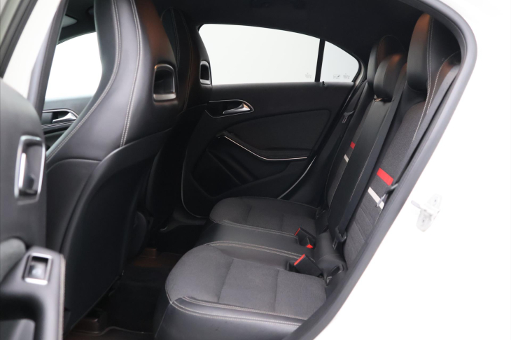 Mercedes-Benz Třídy A 1,6 200 115kW Sport