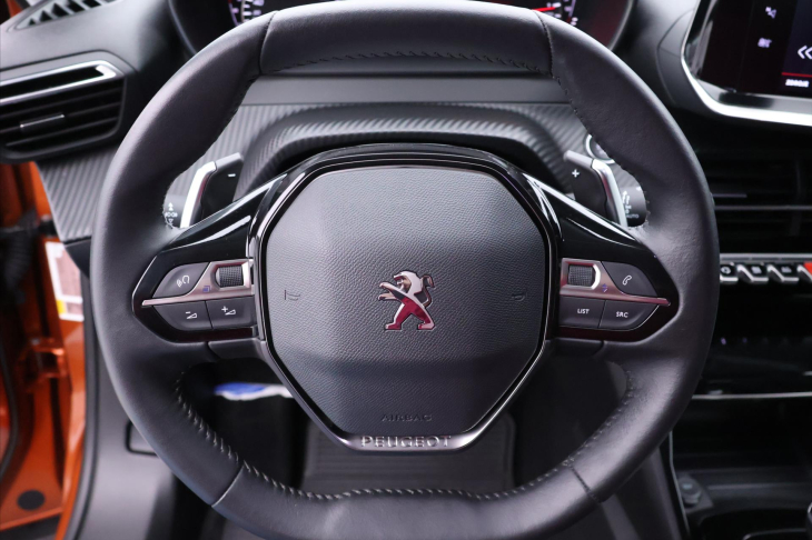 Peugeot 2008 1,2 PT 96kW Aut Allure CZ 1Maj