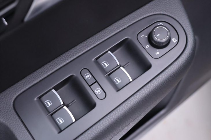 Volkswagen Sharan 2,0 TDI 4M CZ Highline DPH