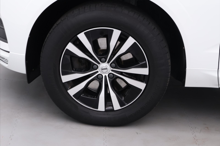 Volvo XC60 2,0 B4 145kW AWD Momentum CZ DPH