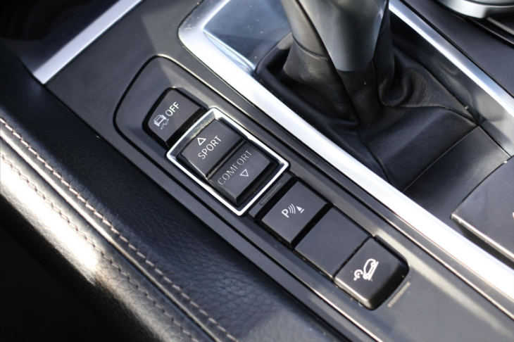 BMW X6 3,0 xDrive 30d 190kW CZ