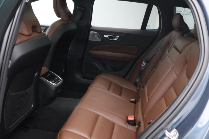 Volvo V60 2,0 145kW D4 4x4 DPH Cross Country