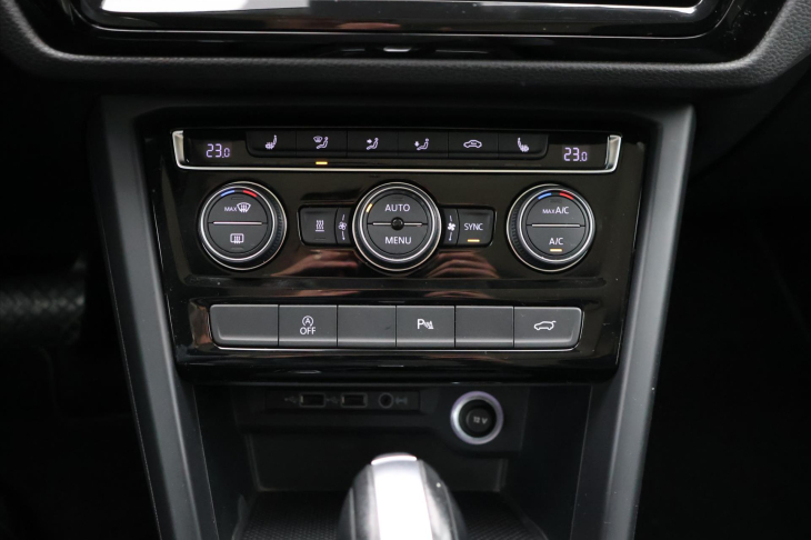 Volkswagen Touran 2,0 TDI DSG Parorama Navi
