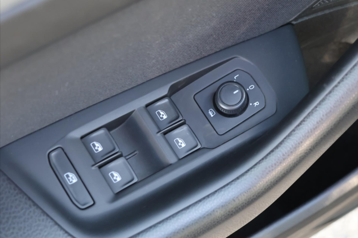 Volkswagen Passat 2,0 TDI 140kW DSG LED Aut.klima