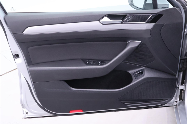 Volkswagen Passat 2,0 TDI 110kW DSG 1.Maj. DPH