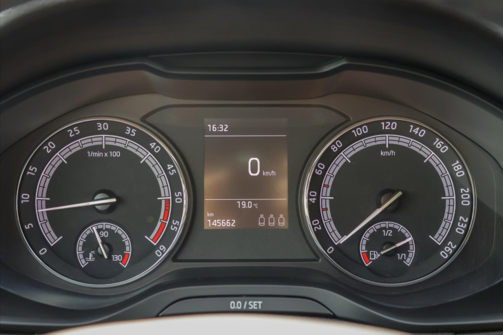 Škoda Karoq 2,0 TDI 110kW 4x4 CZ Ambition