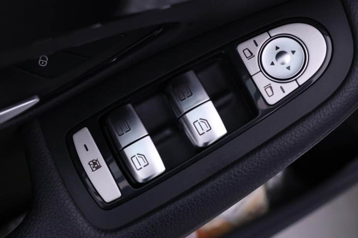 Mercedes-Benz Třídy C 2,1 200 D 100kW Automat Klima