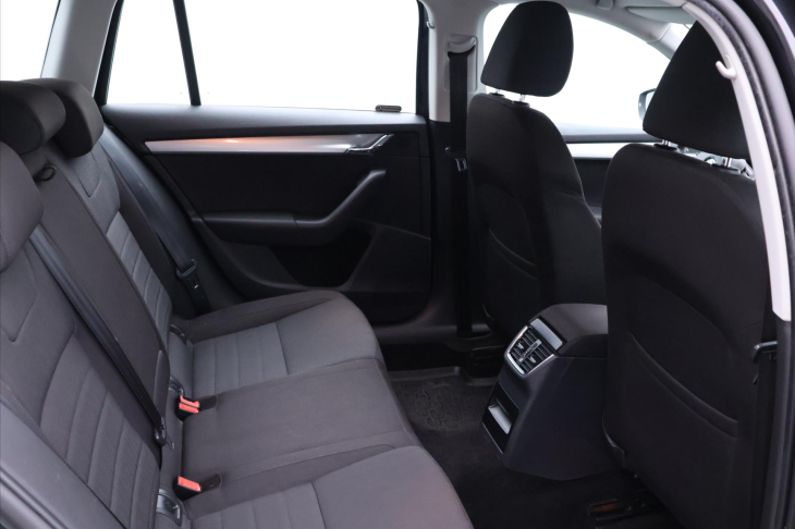 Škoda Octavia 1,8 TSI 132kW DSG Elegance CZ