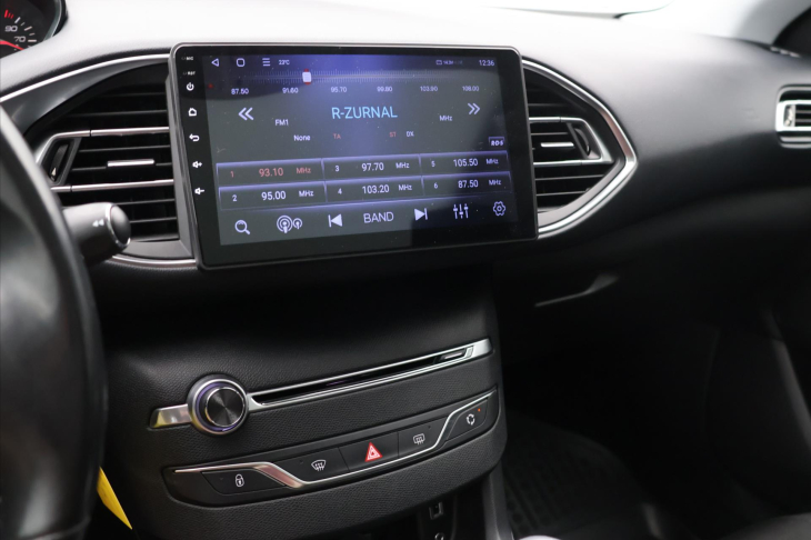 Peugeot 308 1,2 PT 96kW Allure LED Pano