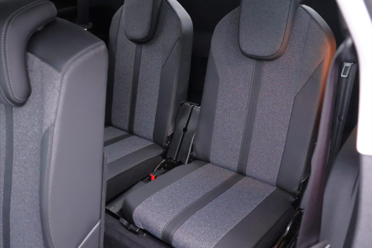 Peugeot 5008 1,5 HDI 96kW Aut. Allure DPH