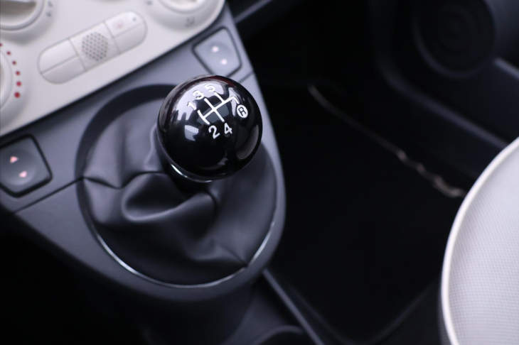 Fiat 500 1.2 i 69k CZ Lounge Serv.Kniha