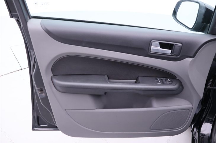 Ford Focus 1,4 i 59kW Tažné STK 05/27