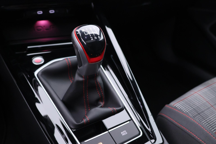 Volkswagen Golf 2,0 TSI GTI 180kW Virtual DPH