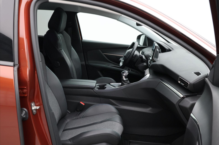 Peugeot 5008 1.2 PT 96kW Allure 7-Míst DPH