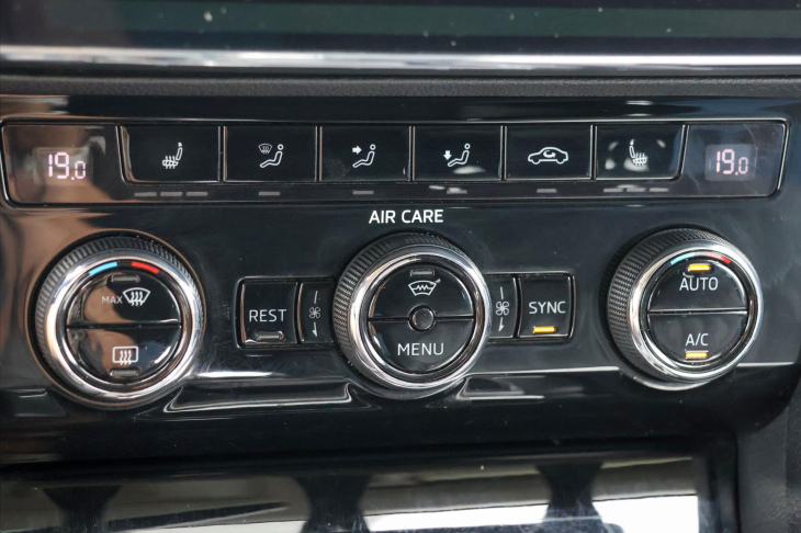 Škoda Superb 2,0 TDI 140kW 4x4 DSG L&K CZ