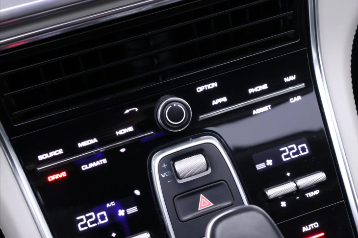 Porsche Panamera 4,0 V8 310kW Chrono Bose CZ 4S