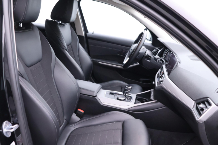 BMW Řada 3 2,0 320d 140kW xDrive CZ