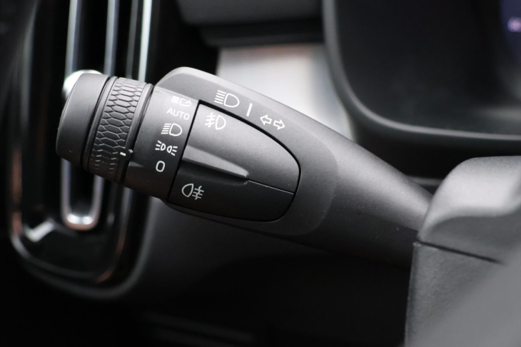 Volvo XC40 2.0 B3 120kW Core DCT CZ DPH