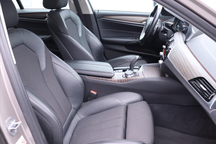 BMW Řada 5 2,0 520d xDrive 140kW