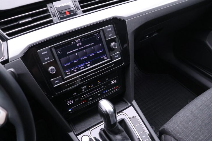 Volkswagen Passat 1,5 TSI 110kW DSG Business CZ