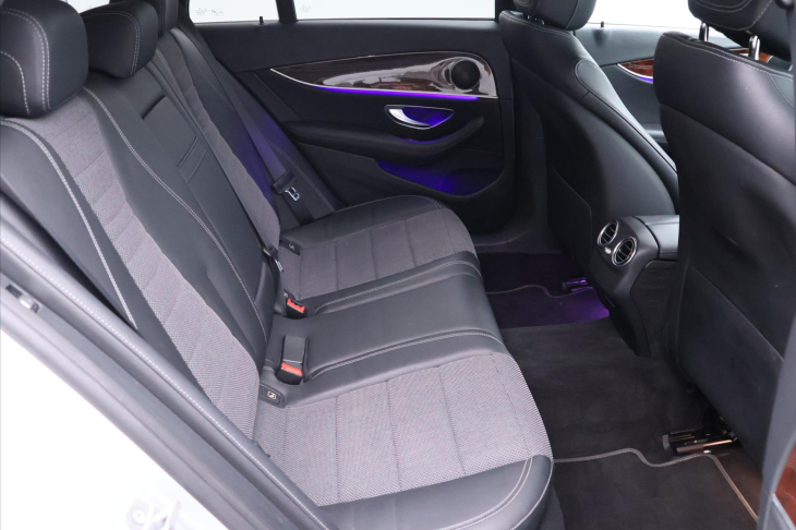 Mercedes-Benz Třídy E 2,0 220d 143kW 4Matic Aut. LED