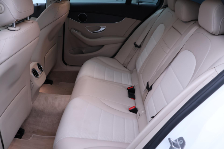 Mercedes-Benz Třídy C 2,0 220d 143kW 4Matic LED
