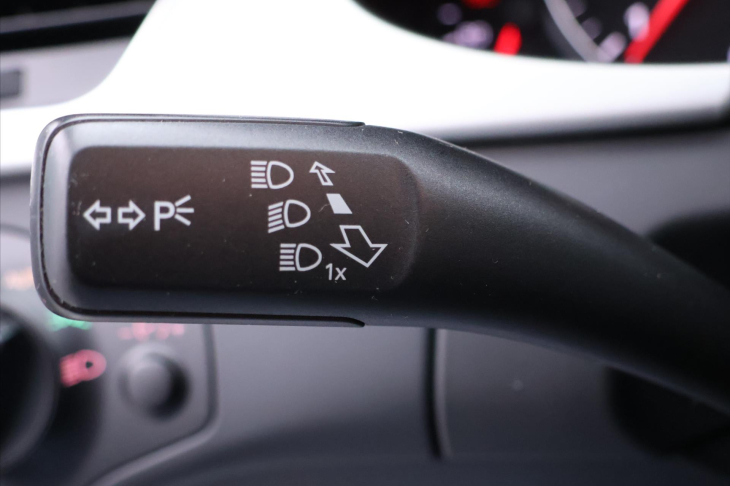 Audi A4 2,0 TDI 105kW S-line Navi Xenon