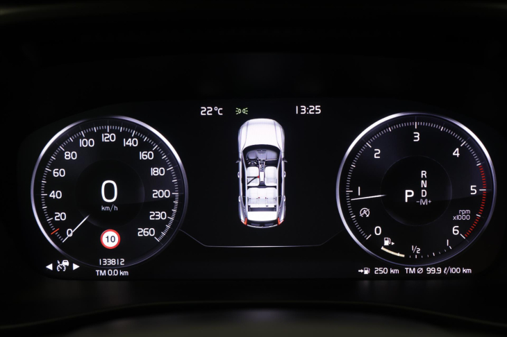 Volvo XC40 2,0 D4 AWD Panorama Tažné