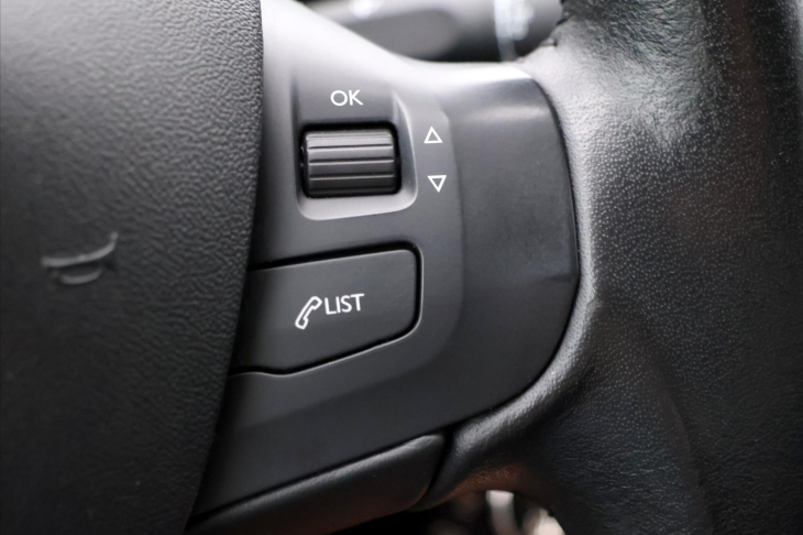 Peugeot 2008 1,2 PureTech 61kW Allure CZ