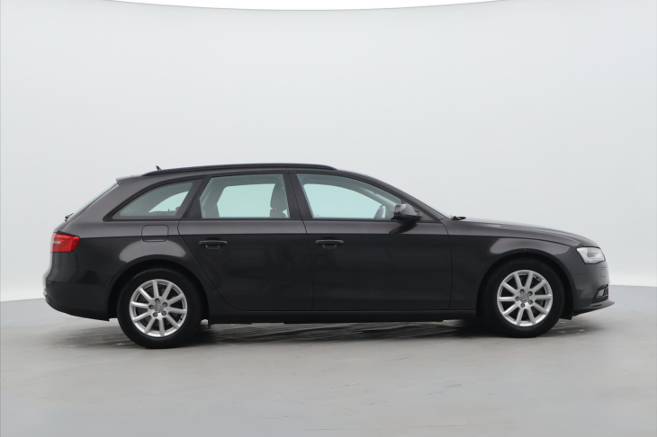 Audi A4 2,0 TDi 100kW Kůže Pano Navi