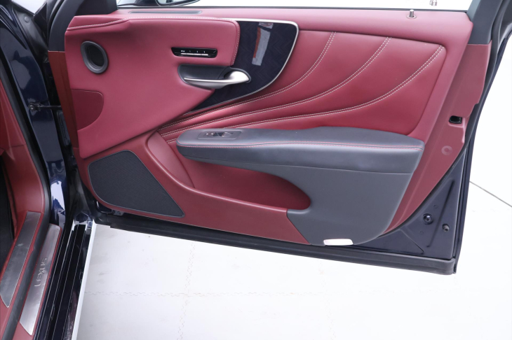 Lexus LS 500h 3,5 HEV 220kW Aut. 4x4 CZ