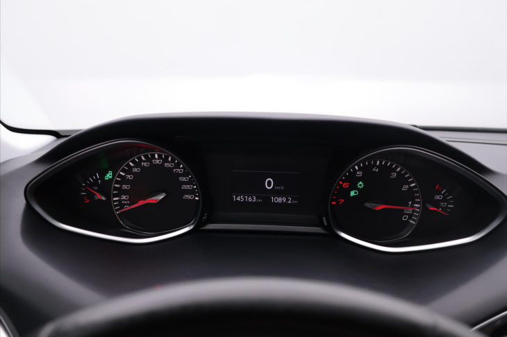 Peugeot 308 1,2 PT 96kW Allure LED Pano