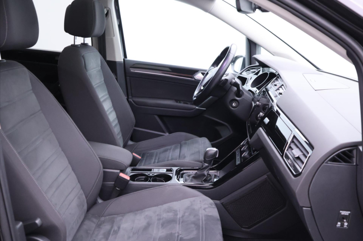 Volkswagen Touran 1,8 TSI DSG R-line LED Panorama