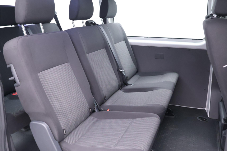 Volkswagen Transporter 2,0 TDI 81kW Klima 8-míst DPH
