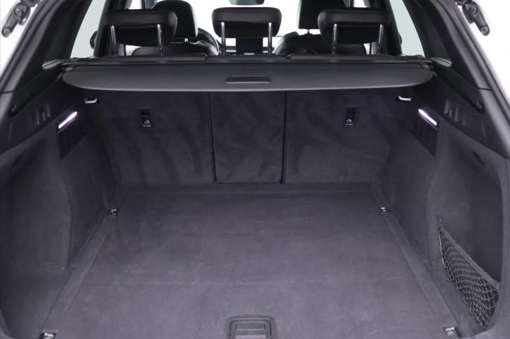 Audi Q5 2,0 TDI S-line 4x4 CZ