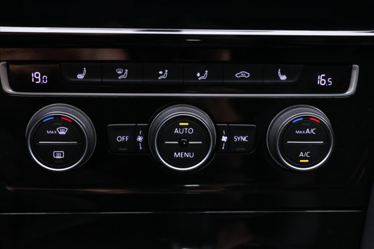 Volkswagen Golf 2,0 TDI 110kW Tažné Serv.kniha